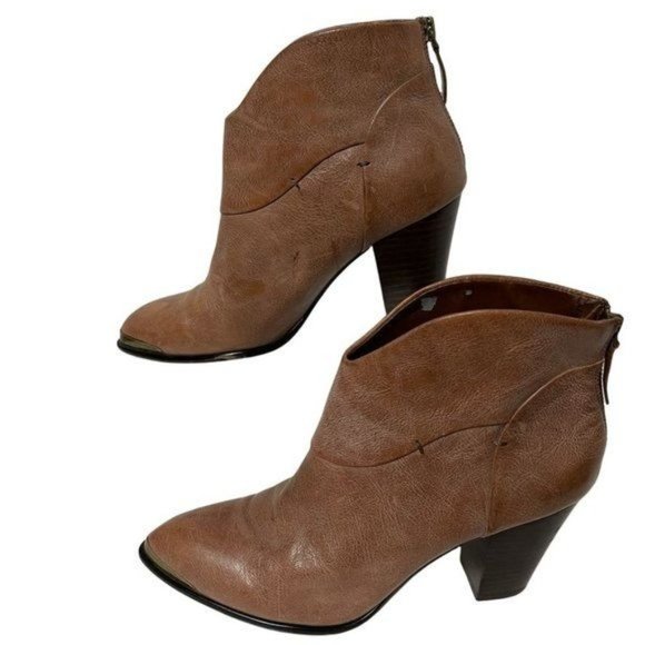 B. Makowsky Quinn Womens Brown Leather Ankle Booties Size 8.5 Almond Toe - Picture 2 of 13